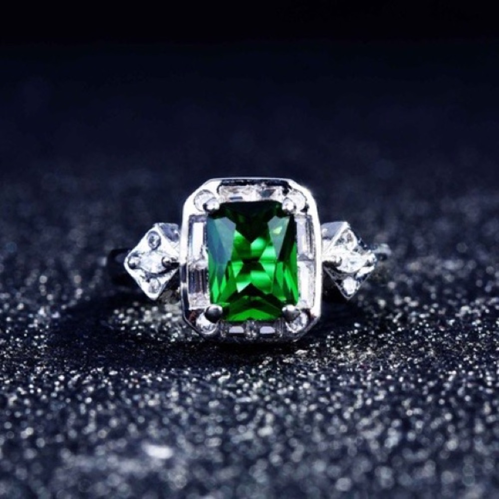 Stunning Green Rhinestone Square Adjustable Ring - Picture 4 of 4